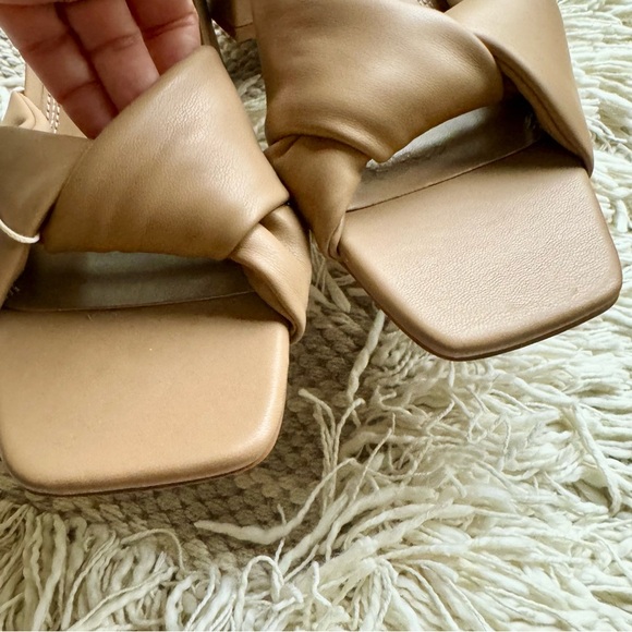 STRADIVARIUS Sandals Slip Ons NWT Size 9 Tan Puff - Picture 3 of 15